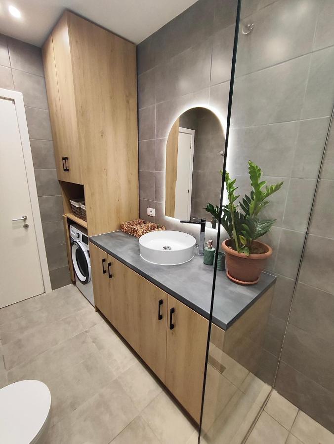 Modern Style 2Br-Apt - 10Min To Skanderbeg Square Apartment Tirana Exterior photo